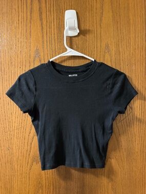 Hollister Black Short Sleeve Crop Tee